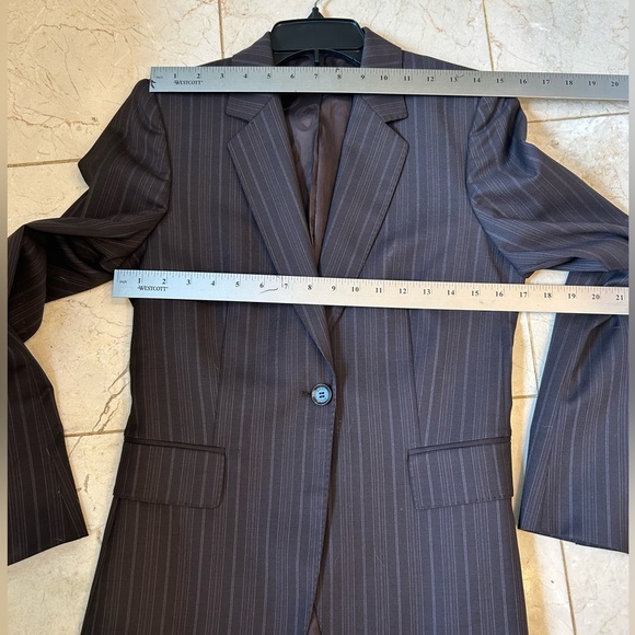 GUCCI Women’s Classic Tailored Brown PinStrip 2 PC Pant Suit 40 / 4, Small - Picture 15 of 16